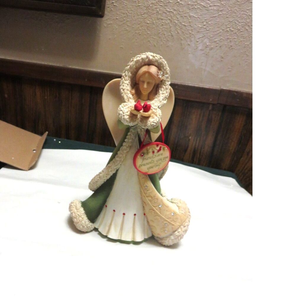 Enesco Heart of Christmas Angel "Friends are Presents you give yourself" 2013